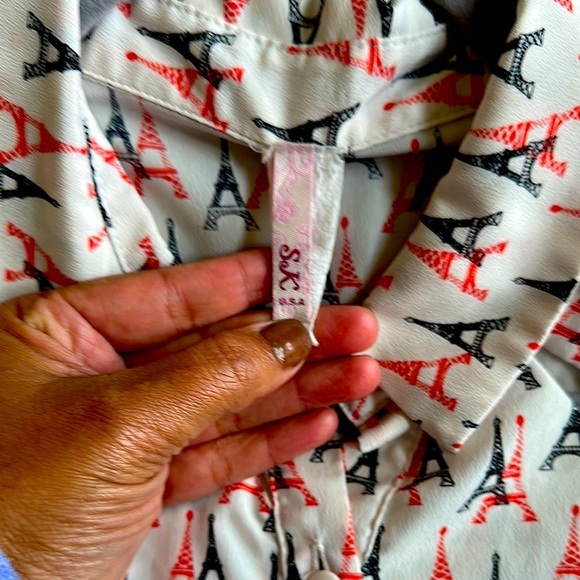 Pink and Red Geometric Notched Collar Tank Top
Vintage - Picture 2 of 7